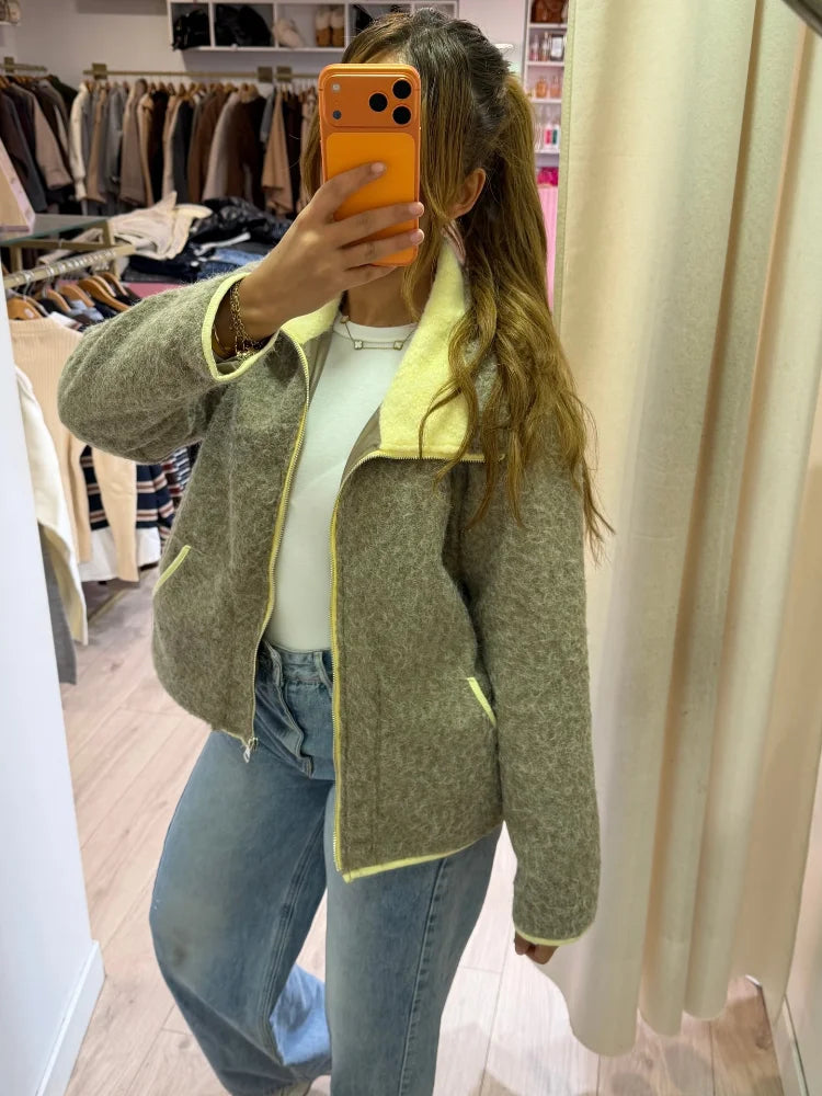 Fashion Contrasting Knitted Cardigan Elegant Long Sleeve Pockets Zipper Women Warm Sweater 2026 Spring Street Lady Chic Outwear
